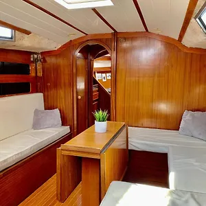 Espacioso Velero Junto A La Playa Bcn Botel Badalona